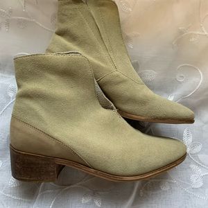 Coconuts By Matisse Suede Ankle boots Size 7.5